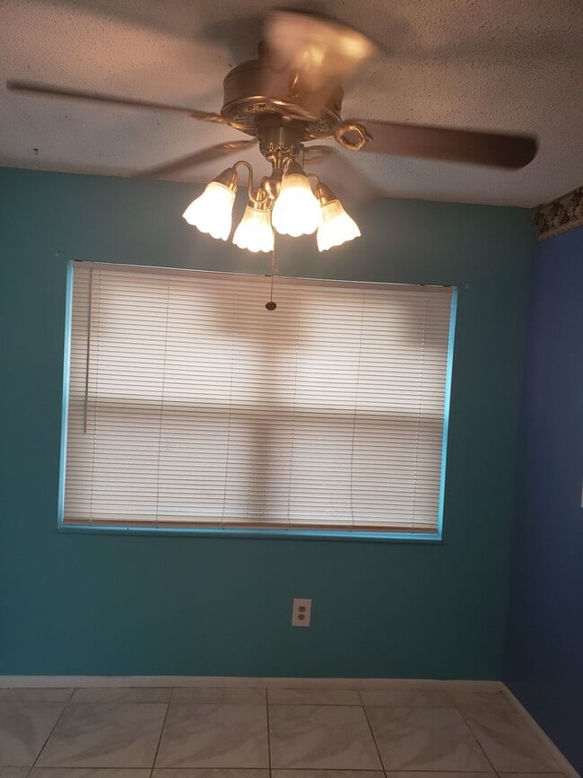 Building Photo - m56901