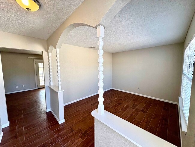 Building Photo - 102 Jaimie Way