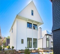 Building Photo - 135 Carlyle Ln