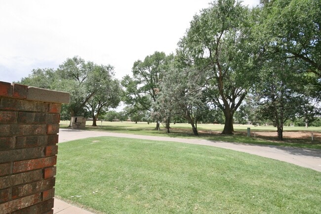Building Photo - 2 Story Condo on Golf Course / A Great Vie...