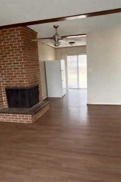 Building Photo - 9311 E 9th St S