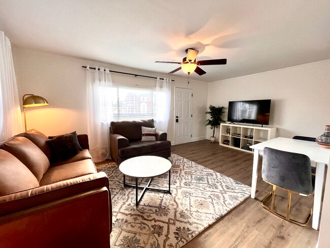 Building Photo - 635 Oneida Rd