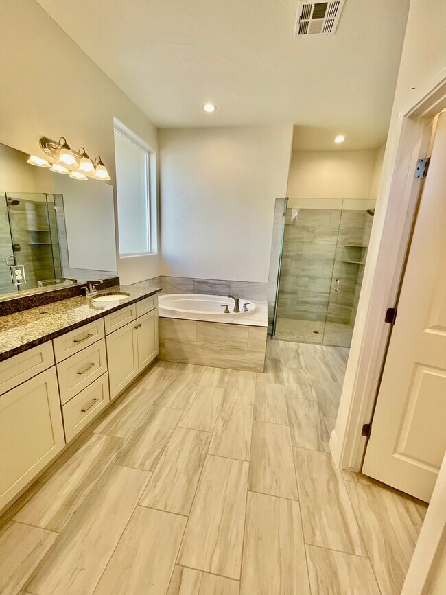 Building Photo - Three Bedroom Home in Washington Fields