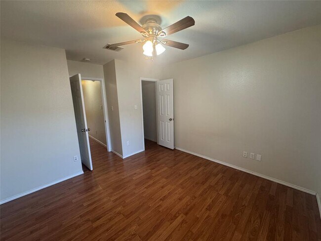 Building Photo - 1002 Leah Ln