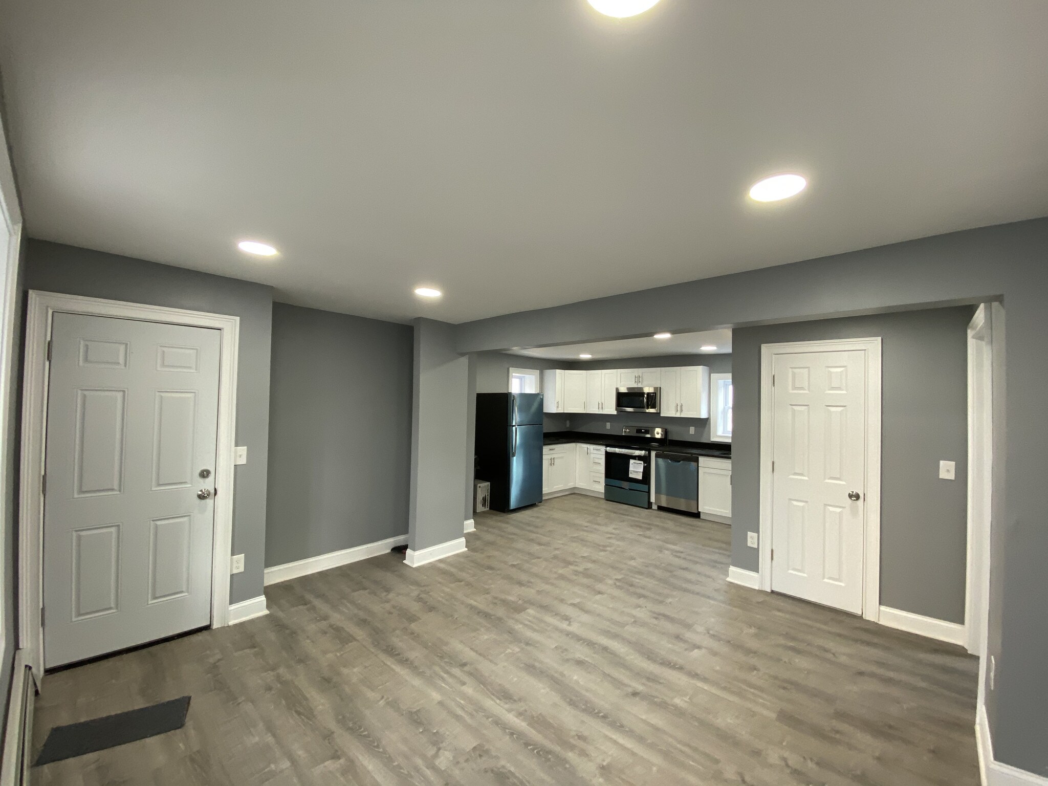 Building Photo - 301 Lilac Ln