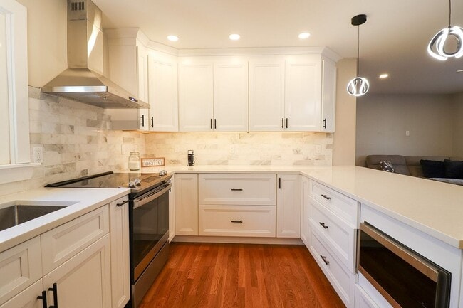 Building Photo - 14 Donat Dr
