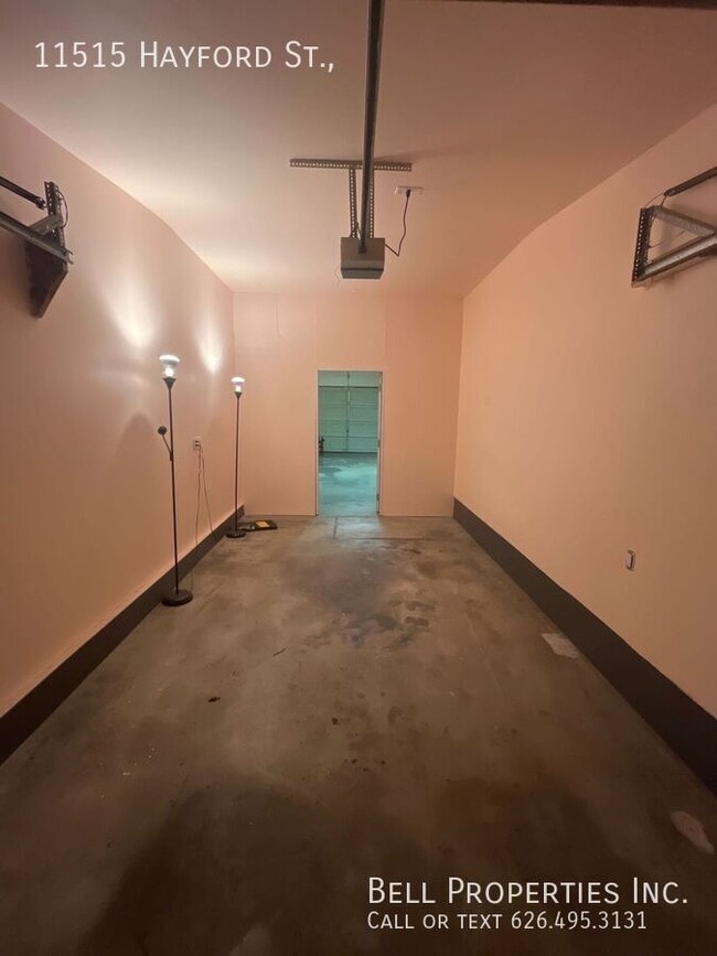 Building Photo - 11515 Hayford St
