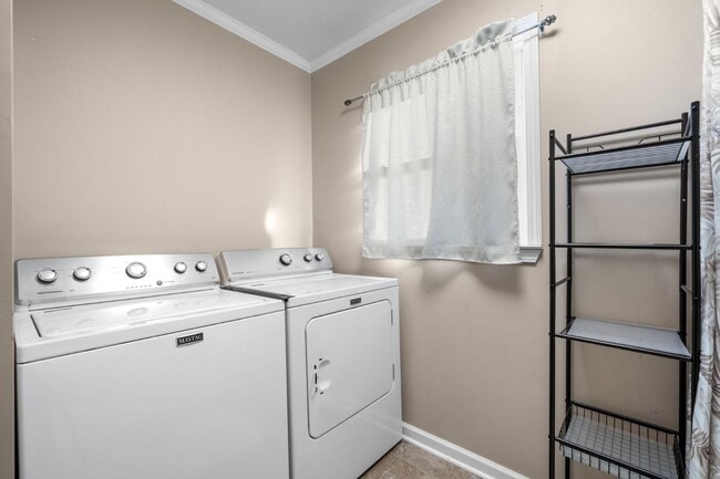 Building Photo - 313 Arrowood St SE