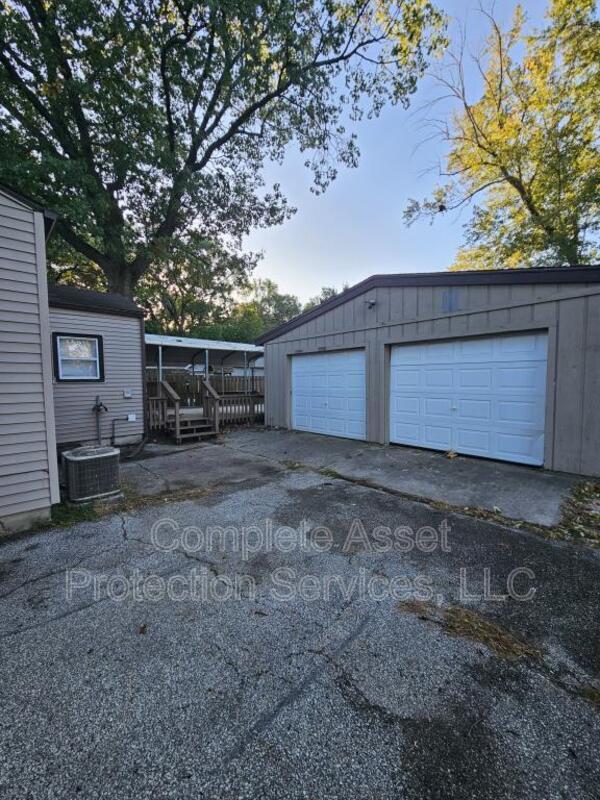 Building Photo - 1119 E 39th Pl