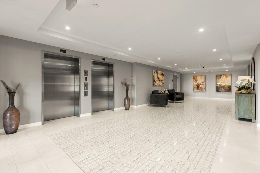 Building Photo - 26 Collins Ave