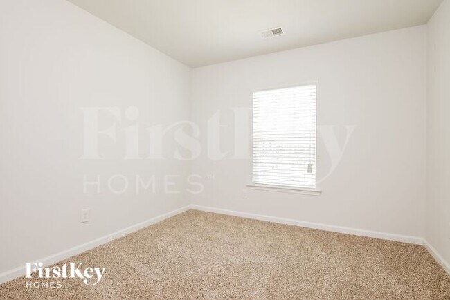 Building Photo - 210 Firewheel Ct