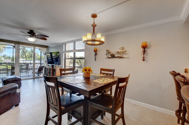 Building Photo - 19 Royal Palm Way