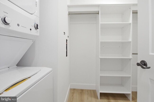 Building Photo - 100 W Front St