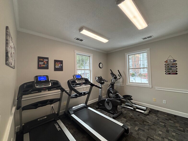 Building Photo - 702 Riverwalk Dr