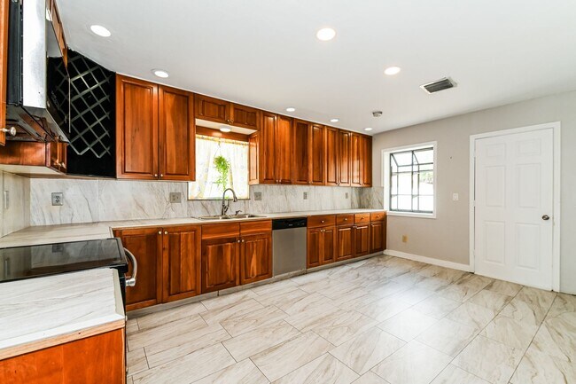 Building Photo - 27673 Los Amigos Ln