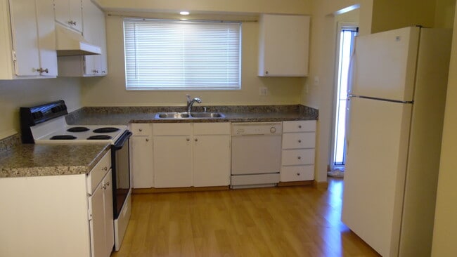 Building Photo - 377 Smithridge Park