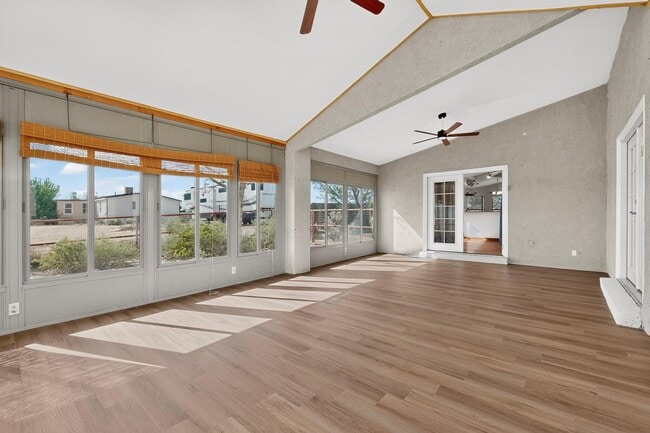 Building Photo - 204 10th Ave SW