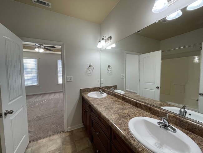 Building Photo - Low Maintenance, 2 Bedroom, 2 Bath Townhom...