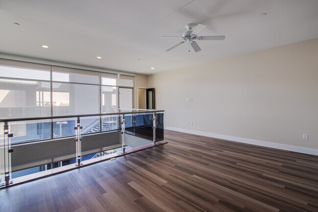 Building Photo - 8925 W Flamingo Rd
