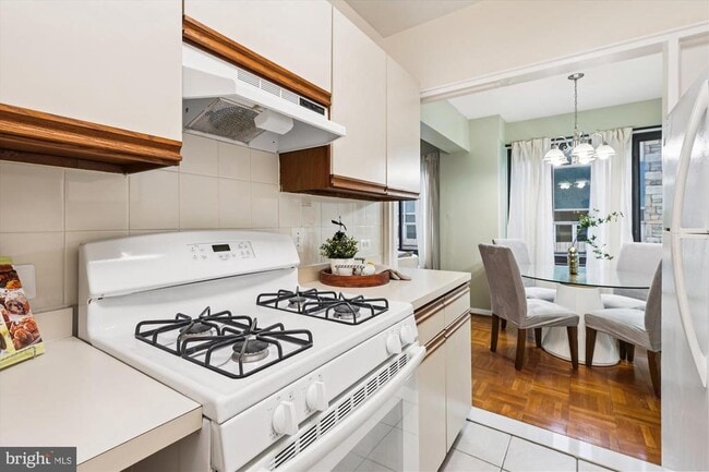 Building Photo - 3601 Wisconsin Ave NW