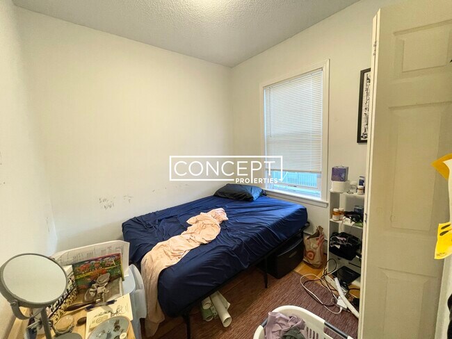 Building Photo - 8 Bickford Ave