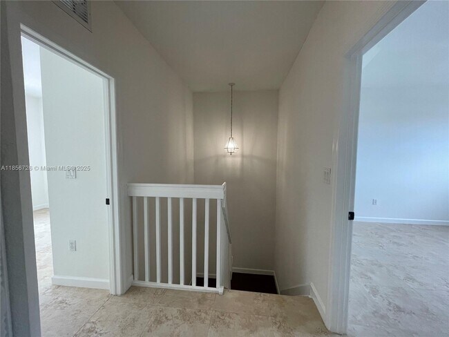 Building Photo - 968 NE 41st Pl