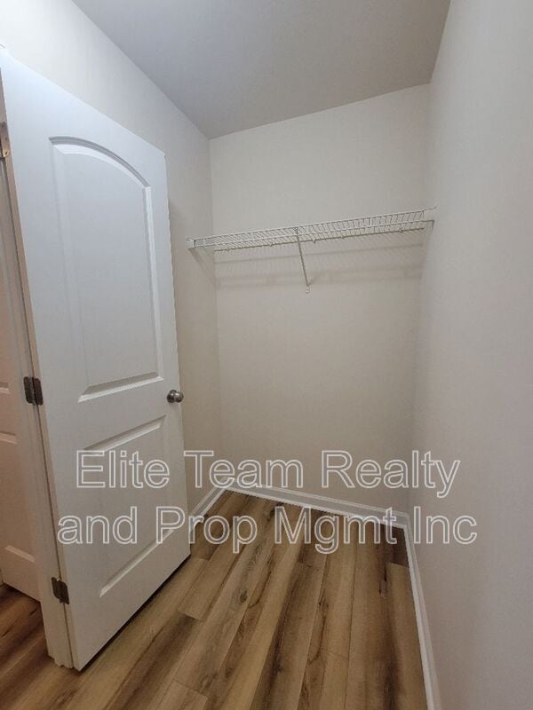 Building Photo - 5823 Hewitt Dr