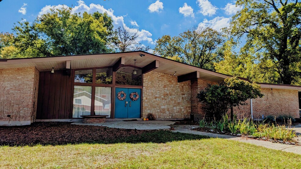 Building Photo - 550 Valewood Ln