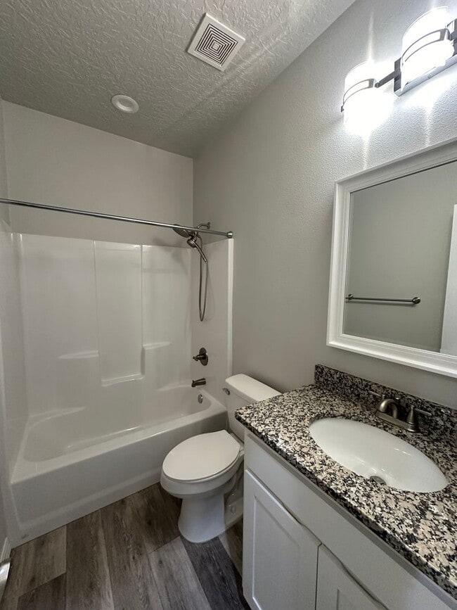 Building Photo - Stunning 3 Bed Home! Managed by Owner!