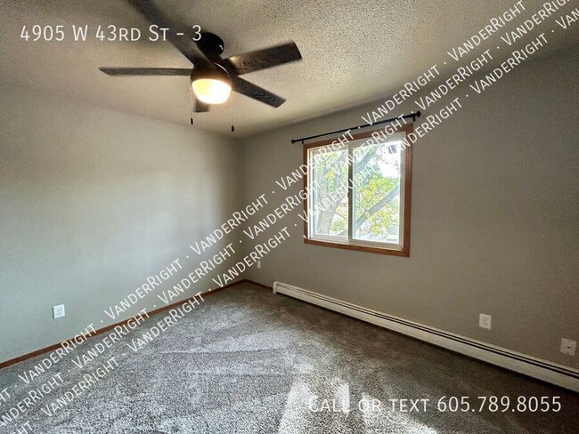 Building Photo - 4905 W 43rd St