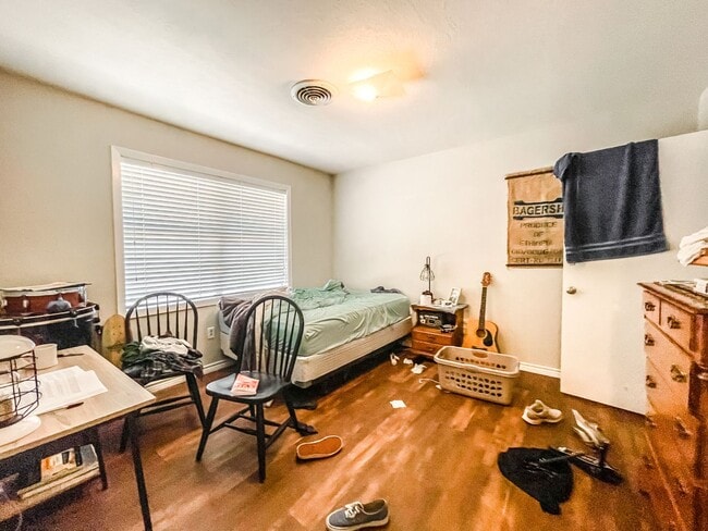 Building Photo - Adorable 4 Bed, 2 Bath Home for August 2026 Move In!