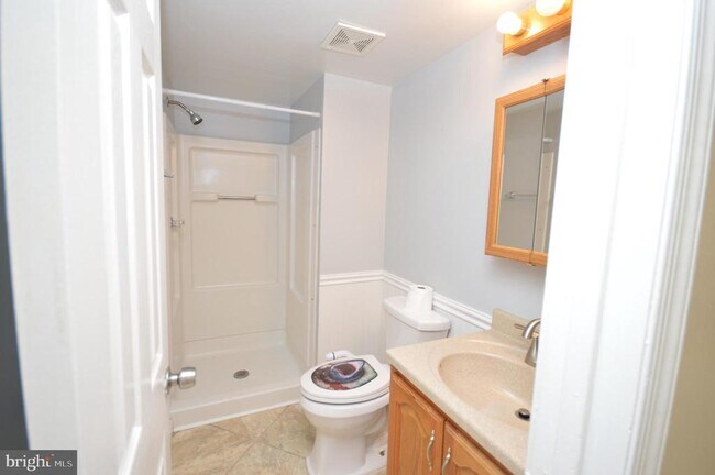 Building Photo - 7017 Lombard Ln