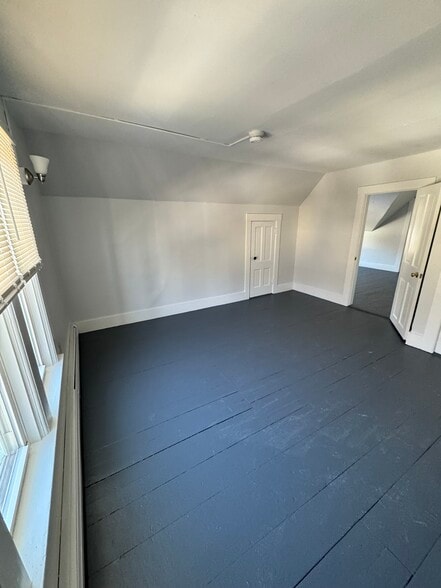 Building Photo - 96 Frost St