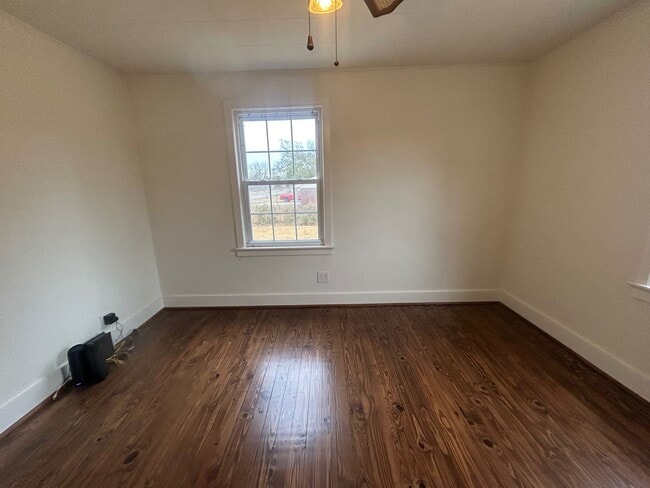 Building Photo - 939 Central Dr