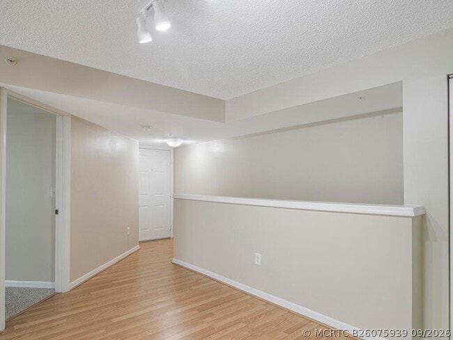 Building Photo - 100 Crestwood Ct N
