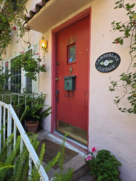 Building Photo - 430 S Oakhurst Dr
