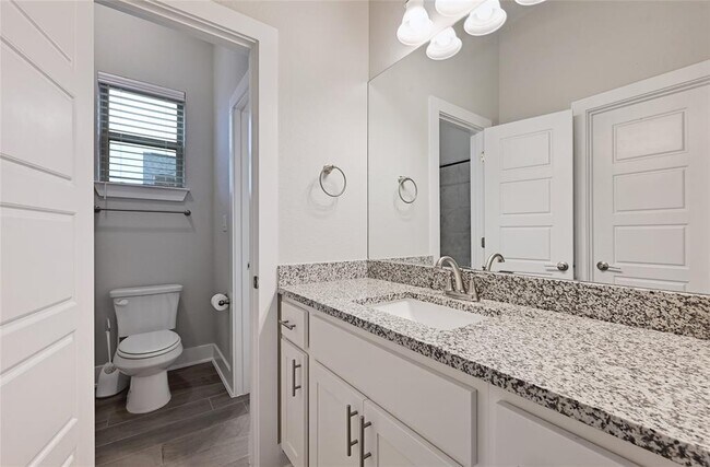 Building Photo - 428 Texon Dr