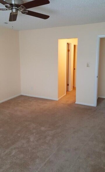 Building Photo - 726 Quesnel Dr