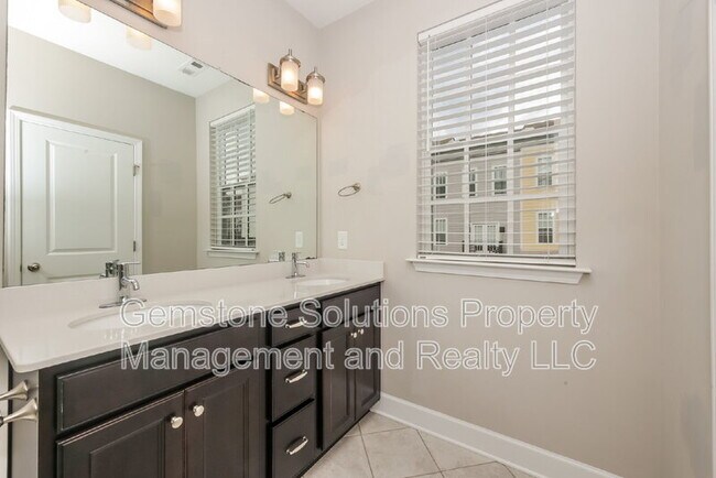 Building Photo - 345 Kara Ln