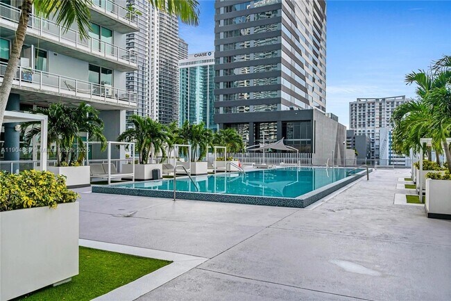 Building Photo - 690 SW 1st Ct