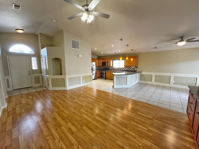Building Photo - 8608 Quail Creek Ct NE