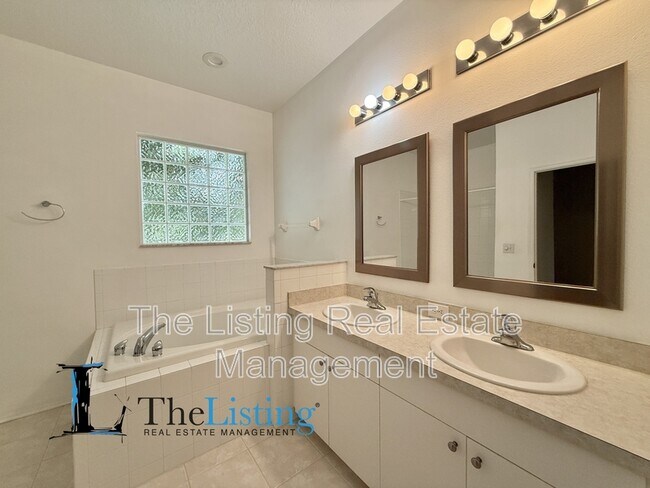 Building Photo - 4052 Alan Dr