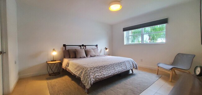 Building Photo - 18901 NE 14th Ave