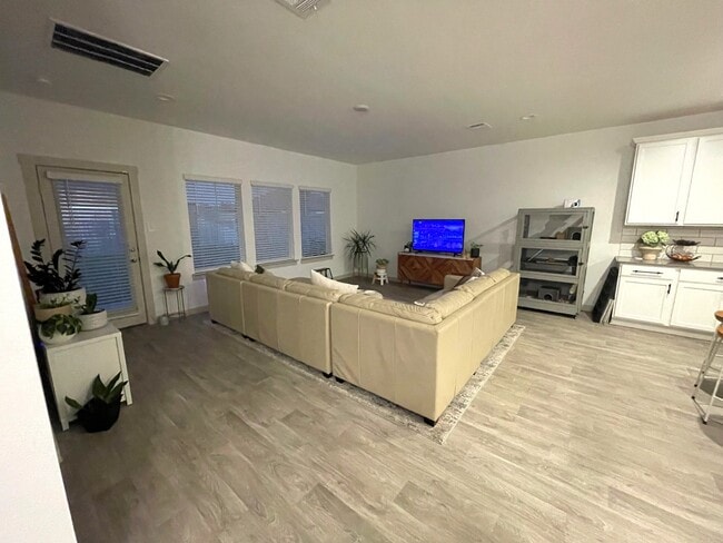 Building Photo - 8043 House bank Ln