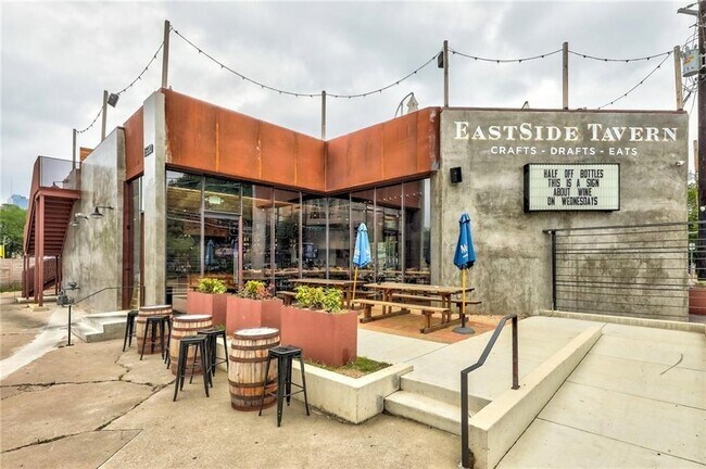 Building Photo - 1601 E Cesar Chavez St