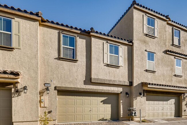 Building Photo - 2020-Built 3 Bedroom Beauty in the Heart of Henderson!