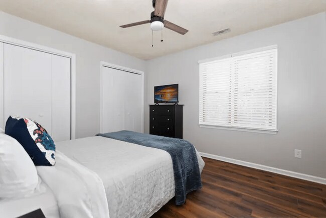 Building Photo - 2-Bedroom, 2-Bath Apartment in Fayetteville – Spacious Layout & Great Location!