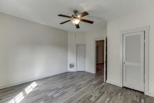 Building Photo - 1051 Gage Dr