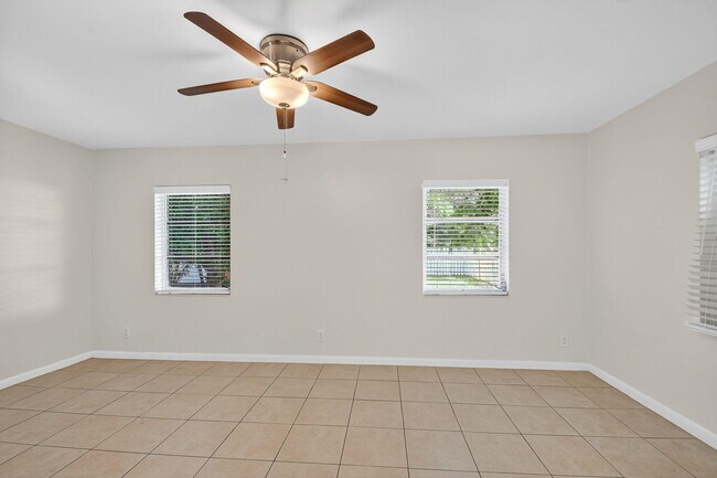 Building Photo - 5009 Spruce Ave