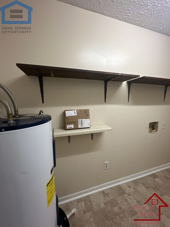 Building Photo - 1340 Hidden Valley Dr